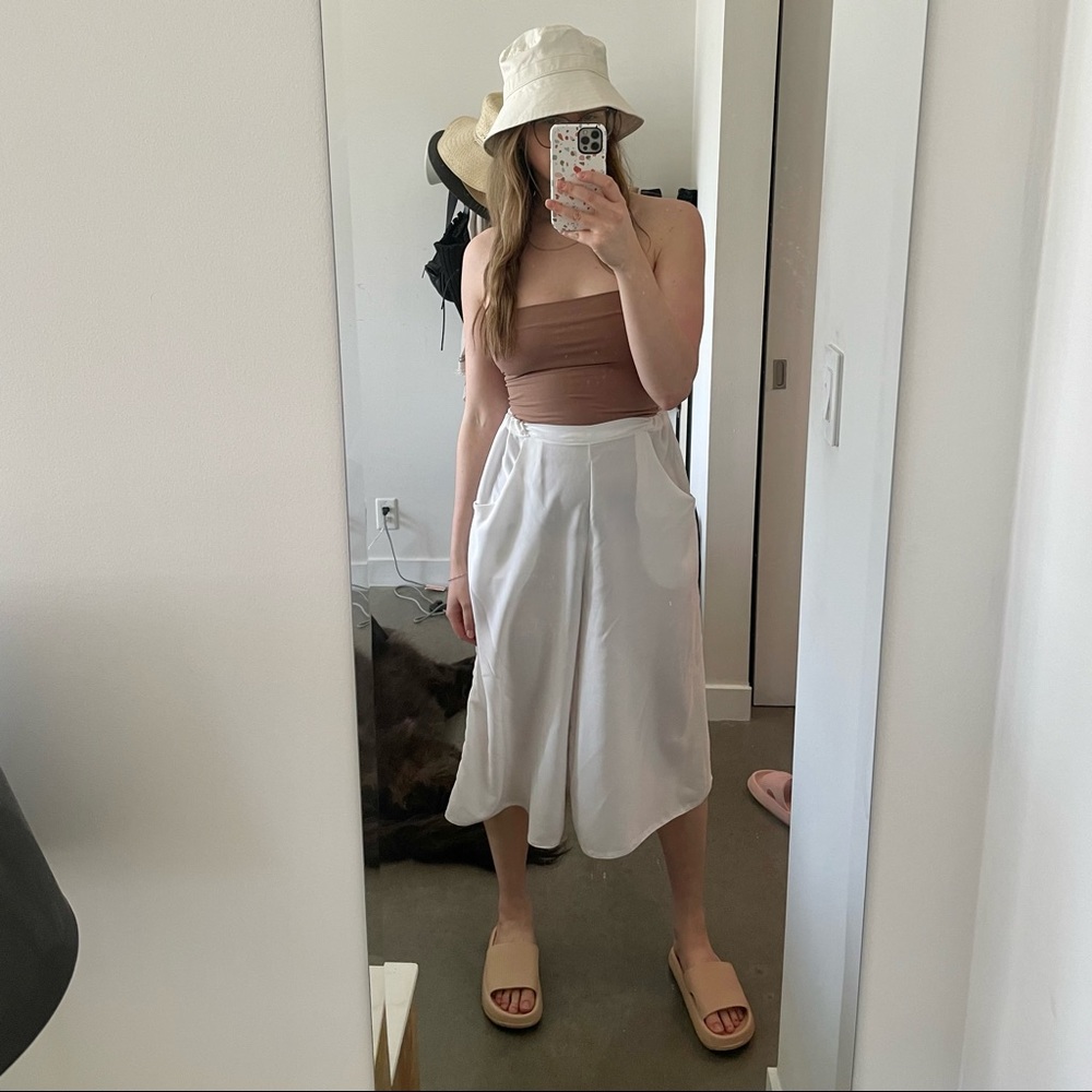 White beach pants